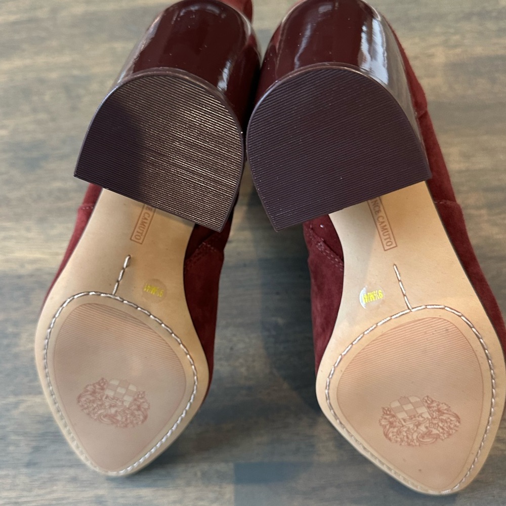Vince Camuto Enverna Heeled Bootie - Picture 4 of 6
